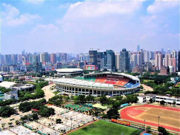 广州天河体育场，广州天河体育场能容纳多少人！