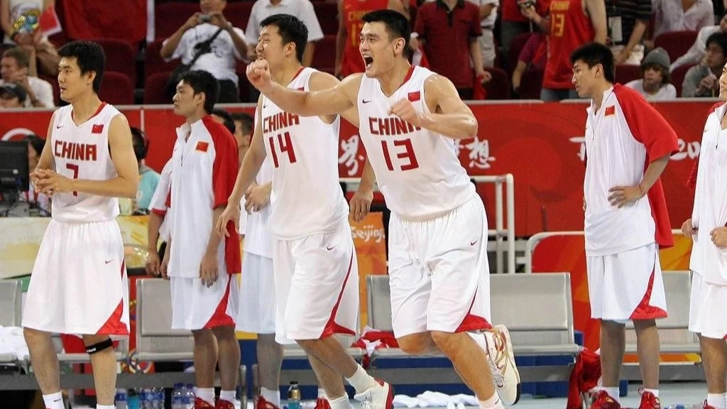 中国男篮打架视频，中国男篮比赛打架视频！