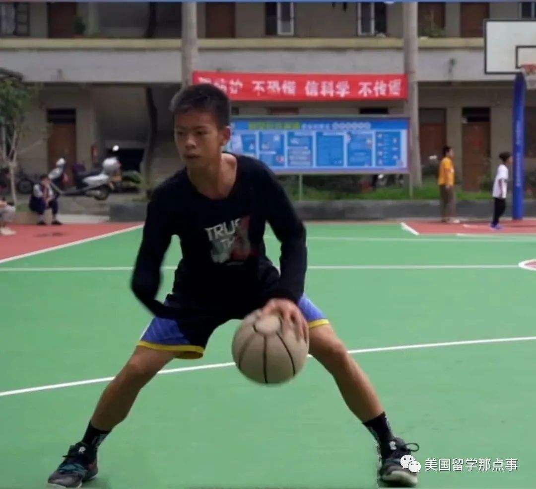 独臂篮球少年注册为运动员，独臂篮球少年梦想成为职业运动员！