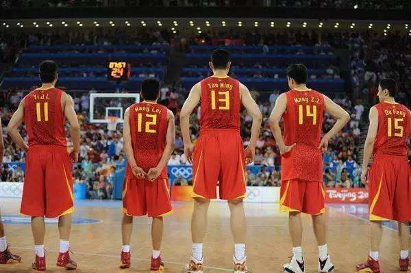 中国男篮12人照片，中国男篮12人照片2021！