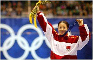 关于中国第一个获得冬奥会金牌的是谁的信息